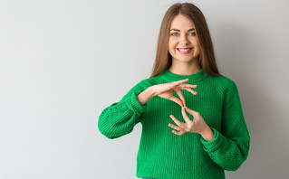 RELAY: Η έξυπνη εφαρμογή τηλεφωνικής επικοινωνίας για κωφούς