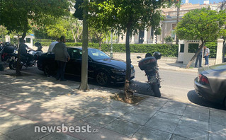 Yπουργικά αυτοκίνητα έξω από το Μέγαρο Μαξίμου Yπουργικά αυτοκίνητα έξω από το Μέγαρο Μαξίμου