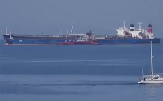 Συνεχίζεται το θρίλερ με τα δύο ελληνικά τάνκερ Συνεχίζεται το θρίλερ με τα δύο ελληνικά τάνκερ