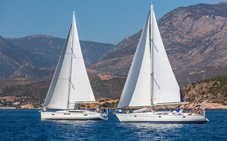 Ιστιοπλοϊκά στα Τριζόνια Ιστιοπλοϊκά στα Τριζόνια