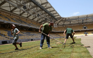 Τοποθετείται ο χλοοτάπητας στην ΟΠΑΠ Arena