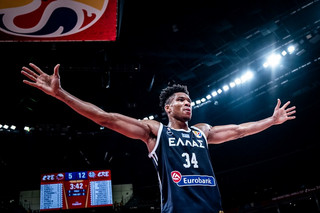 Εθνική Μπάσκετ: «Οι Αντετοκούνμπο θα είναι παρόντες στο Eurobasket απ’ όσο ξέρουμε», λέει ο Μανωλόπουλος