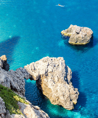 Πέτρινη καμάρα στο Αγιοφάραγγο Πέτρινη καμάρα στο Αγιοφάραγγο