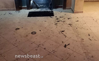 Έκρηξη εμπρηστικού μηχανισμού στην είσοδο πολυκατοικίας όπου διαμένει δημοσιογράφος του ΣΚΑΪ Έκρηξη εμπρηστικού μηχανισμού στην είσοδο πολυκατοικίας όπου διαμένει δημοσιογράφος του ΣΚΑΪ