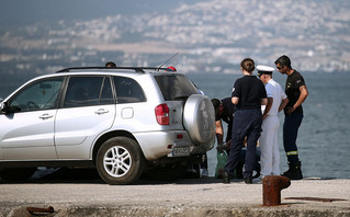 Πτώση ΙΧ στη θάλασσα στη Θεσσαλονίκη Πτώση ΙΧ στη θάλασσα στη Θεσσαλονίκη