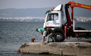 Πτώση ΙΧ στη θάλασσα στη Θεσσαλονίκη Πτώση ΙΧ στη θάλασσα στη Θεσσαλονίκη