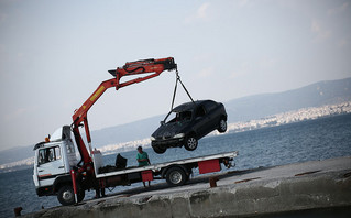 Πτώση ΙΧ στη θάλασσα στη Θεσσαλονίκη