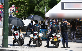 Κομπάρσοι για γύρισμα ταινίας στο Σύνταγμα