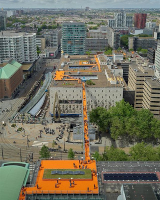 Φεστιβάλ στο Ρότερνταμ - Διάδρομος ενώνει στέγες