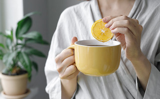 Απώλεια βάρους: Τι είναι η δίαιτα του καφέ με λεμόνι, που έχει γίνει viral στο Tiktok