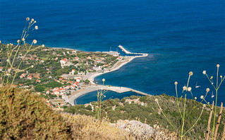 Το λιμάνι των Οθωνών Το λιμάνι των Οθωνών