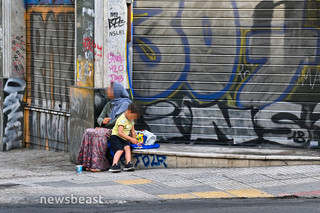 Ομόνοια γυναίκα παιδί