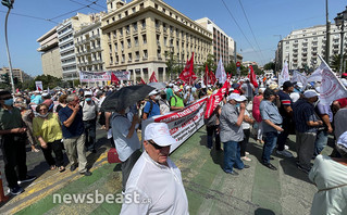 Διαμαρτυρία συνταξιούχων στα Προπύλαια