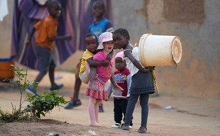 Πάνω από 70 εκατομμύρια άνθρωποι «βυθίστηκαν» στη φτώχεια μέσα σε τρεις μήνες