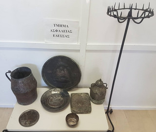 Συνελήφθη ένα άτομο στο σπίτι του οποίου βρέθηκαν εκκλησιαστικές εικόνες βυζαντινής και μεταβυζαντινής περιόδου Συνελήφθη ένα άτομο στο σπίτι του οποίου βρέθηκαν εκκλησιαστικές εικόνες βυζαντινής και μεταβυζαντινής περιόδου
