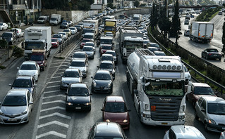 Κίνηση τώρα: Καθυστερήσεις σε αρκετούς δρόμους – Πού υπάρχουν προβλήματα