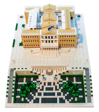 Έφτιαξε με περίπου 5000 lego το κτίριο της Βουλής των Ελλήνων