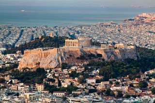 Ο Λόφος της Ακρόπολης από ψηλά Ο Λόφος της Ακρόπολης από ψηλά