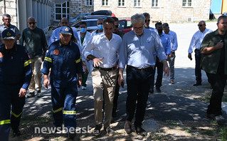 Αυτοψία Μητσοτάκη στις πληγείσες περιοχές της Πεντέλης