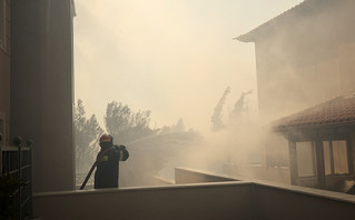 Φωτιά στην Πεντέλη Φωτιά στην Πεντέλη