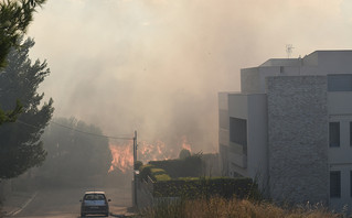 Φωτιά στην Πεντέλη Φωτιά στην Πεντέλη