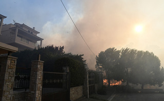 Φωτιά στην Πεντέλη Φωτιά στην Πεντέλη