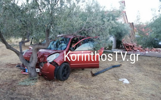 Αυτοκίνητο «καρφώθηκε» σε εκκλησία στο Κιάτο Αυτοκίνητο «καρφώθηκε» σε εκκλησία στο Κιάτο