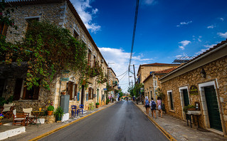 Ο κεντρικός δρόμος στην Καρδαμύλη