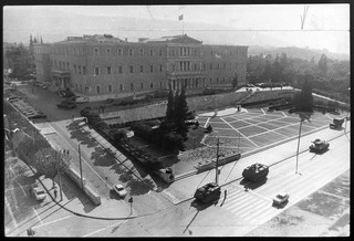 Τανκς έξω από τη Βουλή Τανκς έξω από τη Βουλή