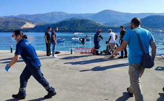 Τραγωδία στο λιμάνι του Αργοστολίου: Αυτοκίνητο έπεσε στην θάλασσα Τραγωδία στο λιμάνι του Αργοστολίου: Αυτοκίνητο έπεσε στην θάλασσα