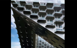 Άμστερνταμ: Το εντυπωσιακό συγκρότημα κατοικιών με τα 442 διαμερίσματα που επιπλέει πάνω στο νερό