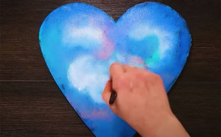 Πώς μια απλή μαύρη καρδιά μετατρέπεται σε έργο τέχνης