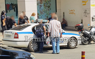 Άνδρας γρονθοκόπησε νεαρή γυναίκα στο κέντρο της πόλης της Λαμίας