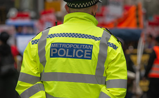 Βρετανία: Aυτοκίνητο έπεσε πάνω στην πύλη της Ντάουνινγκ Στριτ