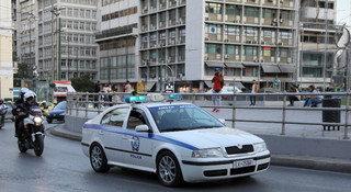Θρίλερ στο κέντρο της Αθήνας: «Βοήθεια, θα με πετάξει κάτω» &#8211; Άνδρας έγδυσε γυναίκα και απειλούσε να τη ρίξει από μπαλκόνι ξενοδοχείου
