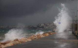 Θάλασσα, παραλία Φλοίσβου, κακοκαιρία