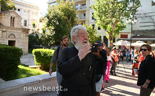 Διαμαρτυρία γυναικών στη Μητρόπολη για την εγκύκλιο κατά των αμβλώσεων στις Εκκλησίες