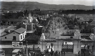 Πανοραμική άποψη της 1ης ΔΕΘ του 1926 στο Πεδίον του Άρεως. Στο βάθος το κτίριο του Γ' Σώματος Στρατού Πανοραμική άποψη της 1ης ΔΕΘ του 1926 στο Πεδίον του Άρεως. Στο βάθος το κτίριο του Γ' Σώματος Στρατού