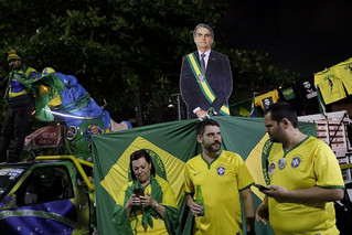 Βραζιλία: Ανατρέπει τα προγνωστικά και προηγείται ο Μπολσονάρου με το 52,2% των ψήφων να έχουν καταμετρηθεί