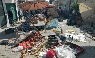 Σκηνές πανικού στη λαϊκή αγορά Καλαμπάκας – ΙΧ παρέσυρε τρία άτομα