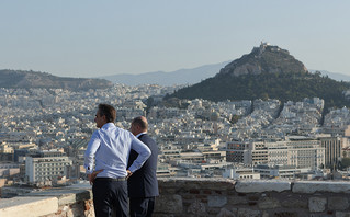 Στην Ακρόπολη Κυριάκος Μητσοτάκης και Όλαφ Σολτς Στην Ακρόπολη Κυριάκος Μητσοτάκης και Όλαφ Σολτς