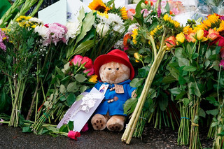 Μεγάλη Βρετανία: Χιλιάδες αρκουδάκια που άφησαν στη μνήμη της Ελισάβετ Β&#8217; θα δοθούν σε φιλανθρωπικό ίδρυμα