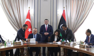 Η Βουλή της Λιβύης απορρίπτει τη συμφωνία για τους υδρογονάνθρακες που υπέγραψε ο Τσαβούσογλου: «Είναι παράνομη»