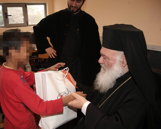 Ο Αρχιεπίσκοπος Ιερώνυμος και ο πατέρας Αντώνιος Ο Αρχιεπίσκοπος Ιερώνυμος και ο πατέρας Αντώνιος