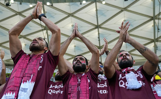 Μουντιάλ 2022: Οι φίλαθλοι ούρλιαζαν για το Κατάρ, το πάθος τους όμως έκρυβε ένα μυστικό