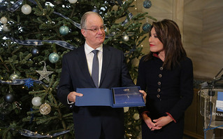 Αρχειακή προθήκη με τα πεπραγμένα της Επιτροπής «Ελλάδα 2021» παρέδωσε η Γιάννα Αγγελοπούλου – Δασκαλάκη στη Βουλή Αρχειακή προθήκη με τα πεπραγμένα της Επιτροπής «Ελλάδα 2021» παρέδωσε η Γιάννα Αγγελοπούλου – Δασκαλάκη στη Βουλή