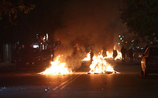 Επεισόδια στην Θεσσαλονίκη για τον πυροβολισμό του 16χρονου Ρομά Επεισόδια στην Θεσσαλονίκη για τον πυροβολισμό του 16χρονου Ρομά