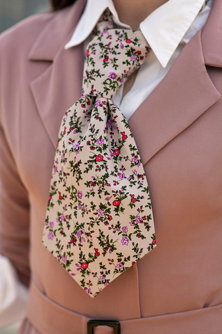 γυναικεία γραβάτα