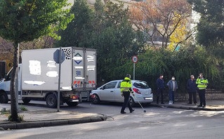 Γυναίκα παρασύρθηκε από φορτηγό στη Λάρισα και μεταφέρθηκε στο νοσοκομείο