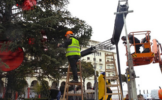 Θεσσαλονίκη: Την Τετάρτη η φωταγώγηση του δέντρου &#8211; 18 μέτρα με 50.000 λαμπιόνια